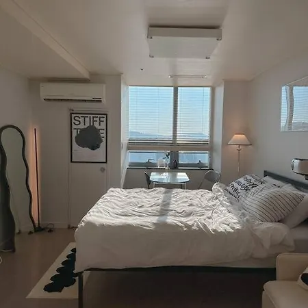 Monoroom Sillim Station 3Min, High Floor View, Gangnam Station, Hongdae Station 20Min, Airport Bus Stop 7Min, Bedding